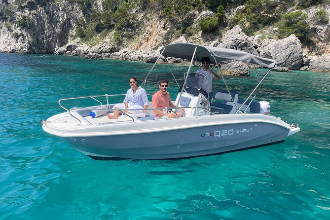 Capri Tour for Private Groups by Luxury Boat - Capri’s grotto circuit: White Grotta and Grotta Verde