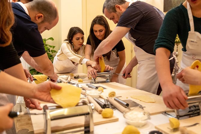 Cesarine: Small Group Pasta and Tiramisu Class in Sorrento - First Stop: Aperitivo With Prosecco and Snacks
