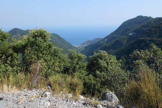 Chiunzi Pass loop by bicycle - What the guide really does for you on narrow Amalfi roads