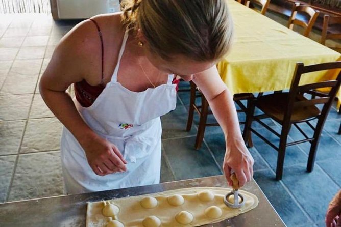 Cooking lesson: tagliatelle, mozzarella and tiramisu - Fresh pasta in action: tagliatelle, shaping, sauces, then cooking