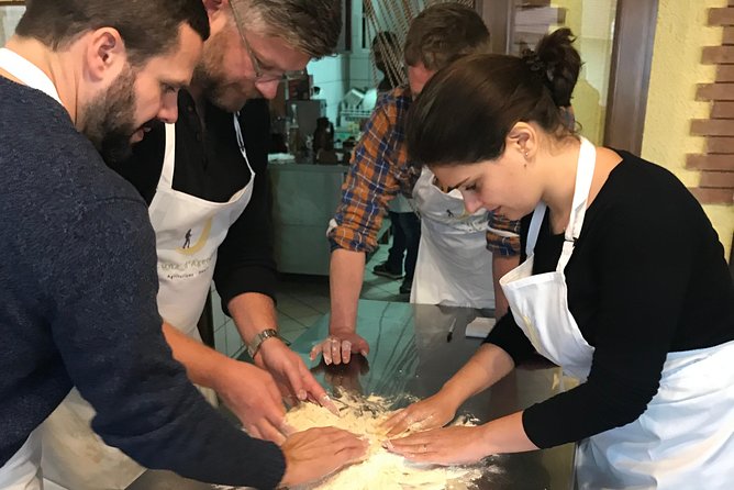 Cooking lesson: tagliatelle, mozzarella and tiramisu - From tiramisu to mozzarella balls: what your hands will do