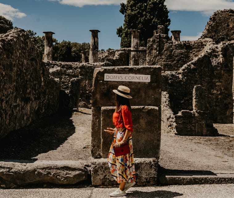Discover Pompeii: French Walking Tour of the Buried City - Meeting in Red: Finding inStazione and Getting Started Smoothly