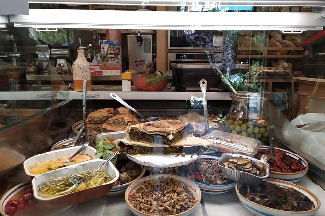DISCOVER SORRENTO, food &Walking tour . Lemons-cheese&olive oil - Where you start: Piazza Torquato Tasso, and why the timing matters