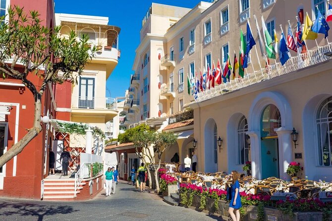 Discovering Capri in one day - Starting at Marina Grande: the first decision point