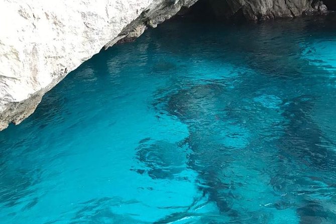 Discovery Capri Island by Boat from Capri - Where you meet: Via Cristoforo Colombo, 70 and arriving with confidence