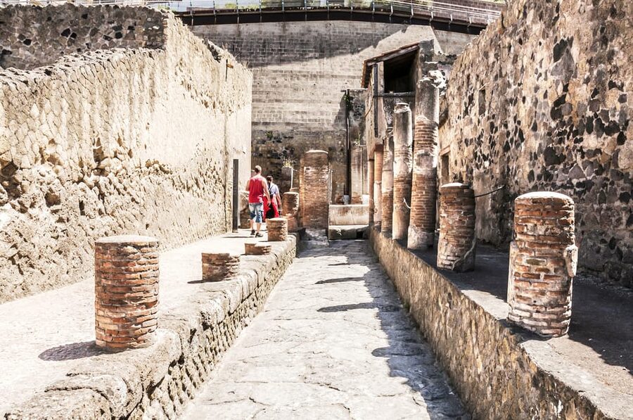 Ercolano: Herculaneum Entry Ticket with Optional Audio Guide - Choosing Your Audio Guide Option (App vs Physical Device)