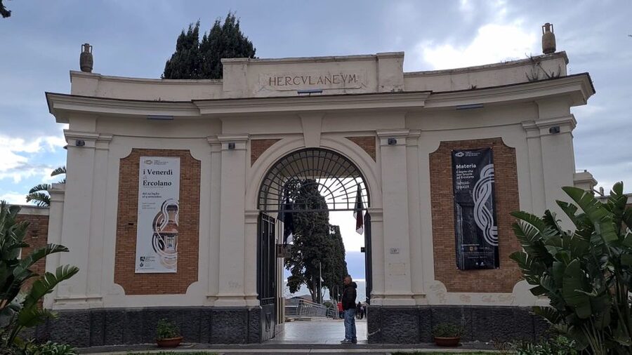 Ercolano: Herculaneum Skip-the-Line Ticket & Audio Guide - The audio guide setup is the make-or-break step