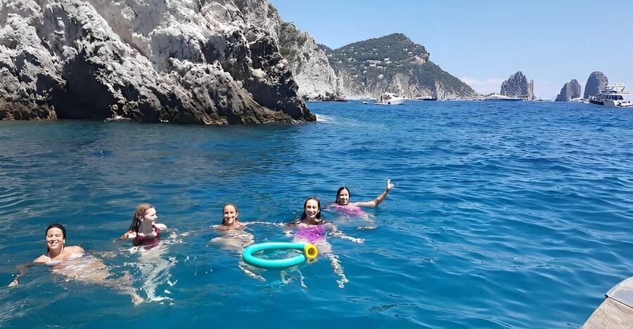 Esperienza Privata a Capri in Barca con Gozzo Classico 3H - The 360 degree lap: your fast track to Capri’s best angles