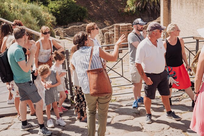Explore Pompeii with an Archaeologist - Via dell’Abbondanza and Thermopolium VI: streets you can almost hear