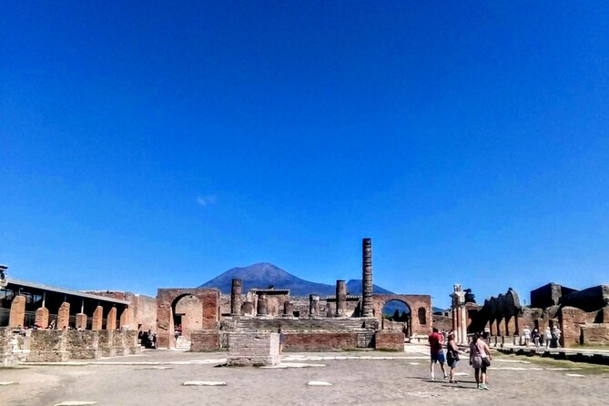 Exploring Pompeii - Stop: The Archaeological Park of Pompeii and the feel of Roman daily life