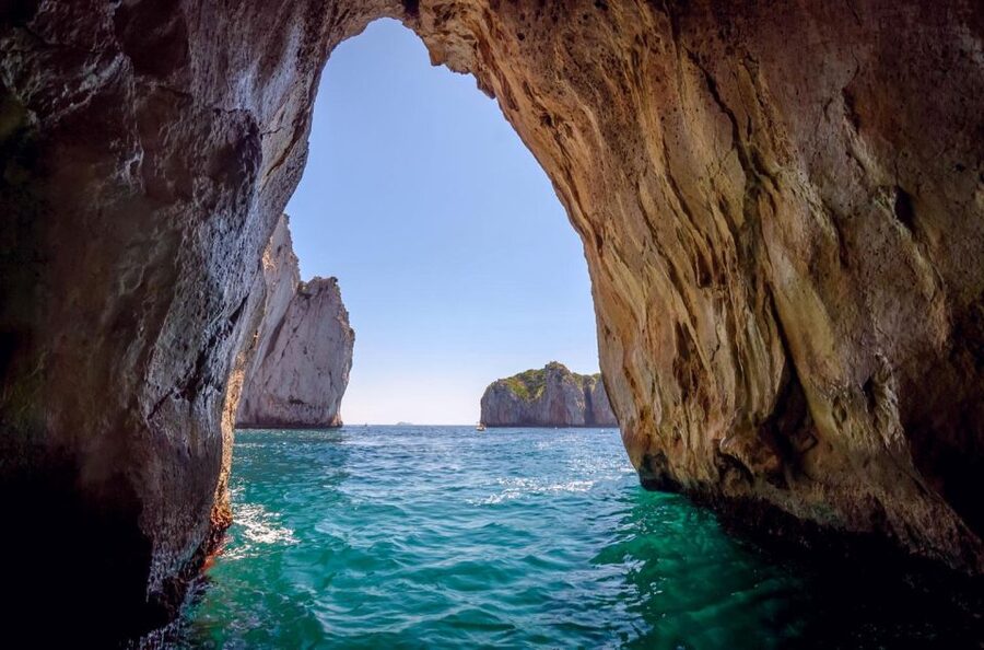 From Amalfi: Capri Island Boat Tour with Snorkeling & Drinks - Speedboat Segments: Small Bursts of Adrenaline