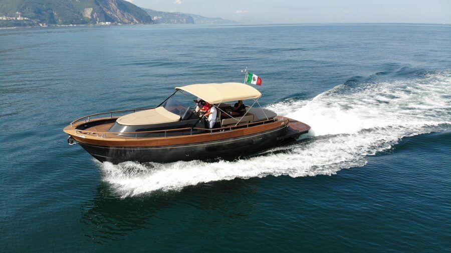 From Naples: Boat Tour to Capri Island with Aperitiv - Naples Dock to Capri Crossing: What the First 50 Minutes Feels Like