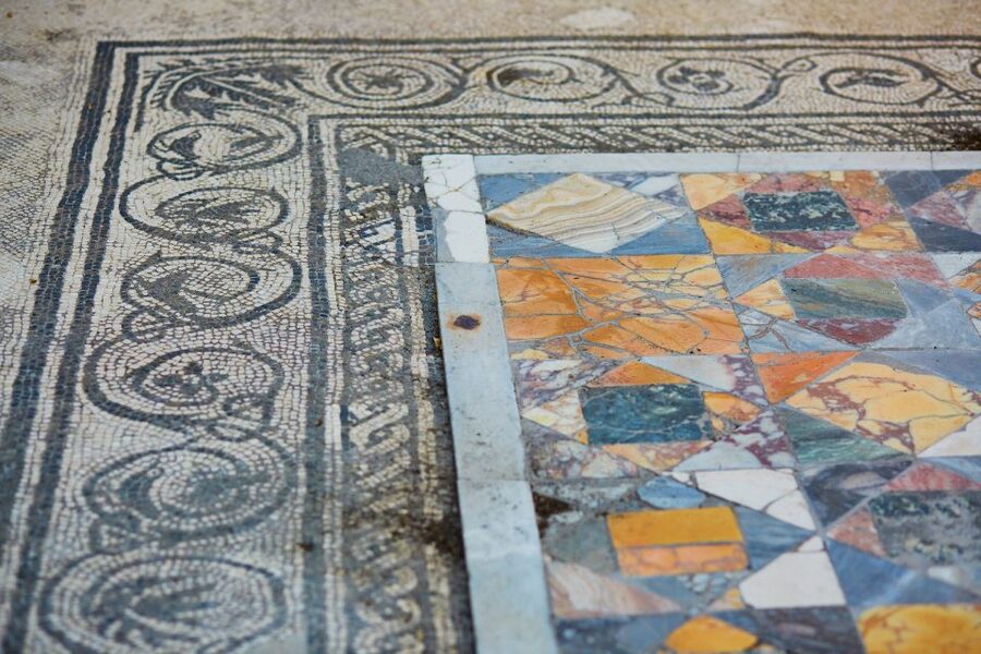 From Naples: Pompeii Skip-the-Line Guided Tour - Street food and quick meals: Thermopolium and Pistrinum