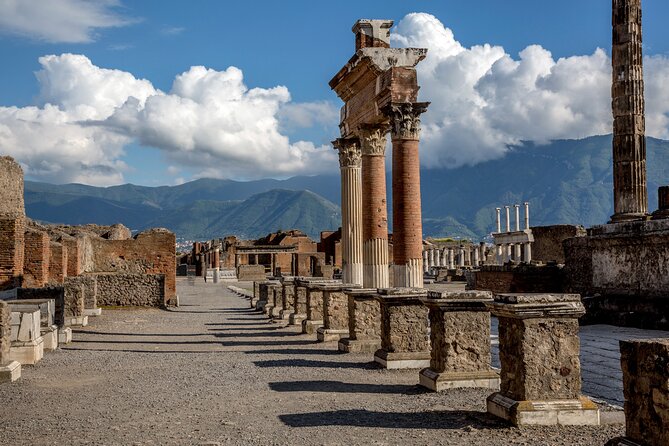 From Naples: Private Tour Pompei and Sorrento with lunch - From Naples to Sorrento, the day starts with good momentum
