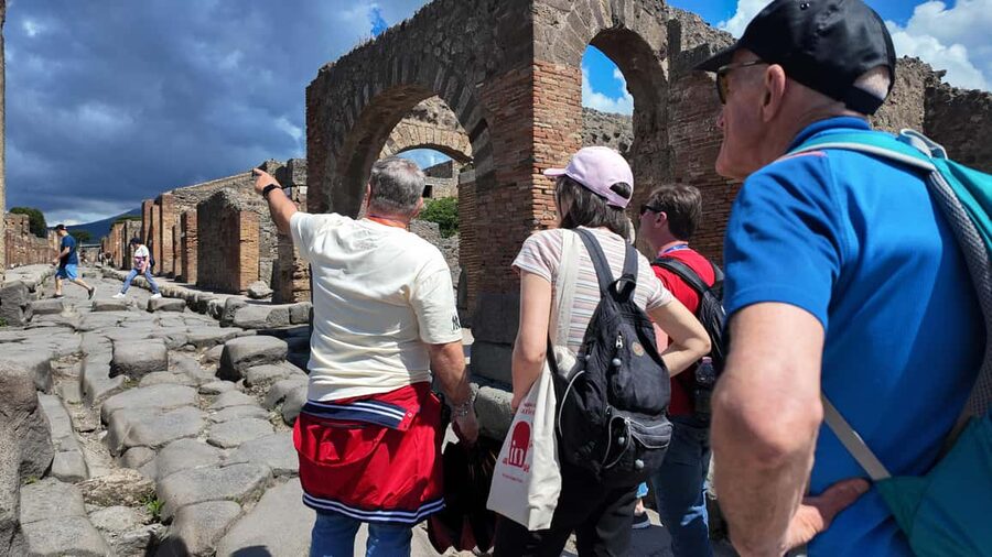 From Salerno: Pompeii Guided Walking Tour with Ticket - Baths, shops, and everyday routines you can almost feel