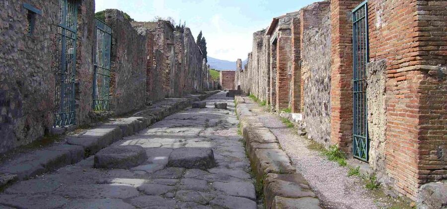 From Sorrento: Day Tour to Pompeii Ruins and Mount Vesuvius - Bay of Naples Views: What to Do at the Top