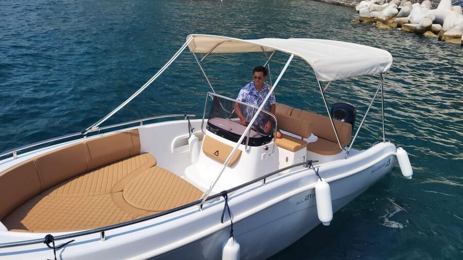 From Sorrento: Full Day Capri Private Boat Trip with Drinks - Meeting at Marina Grande: find the right boat quickly