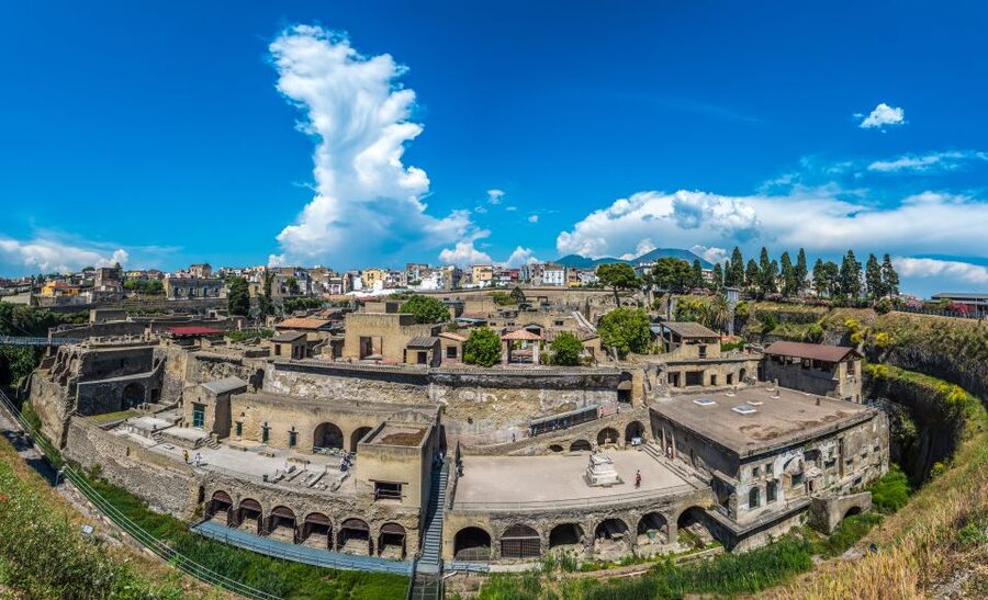 From Sorrento: Pompeii by Train with Vesuvius & Guided Tour - Pompeii With an Official Guide: What You Will See in 2 Hours