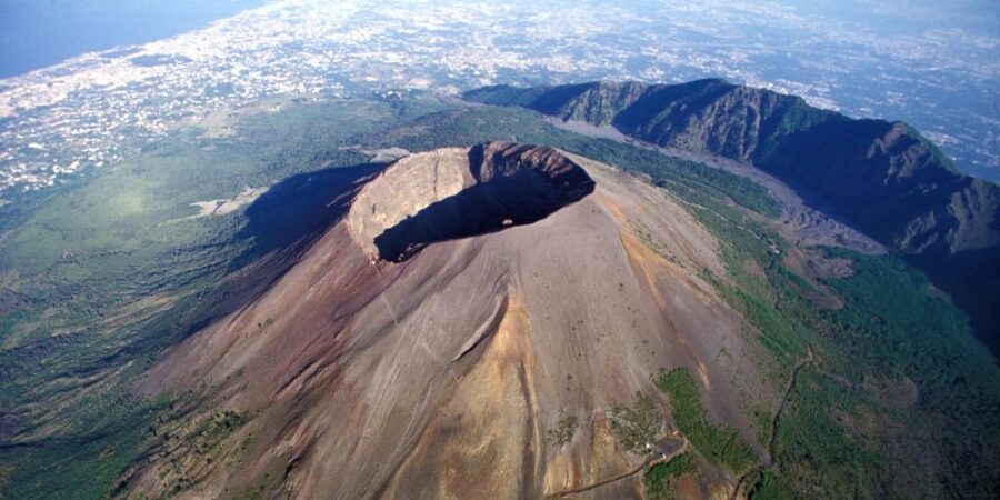 From Sorrento: Semiprivate Vesuvius Tour - From Sorrento to Pompeii: the train part that keeps things simple