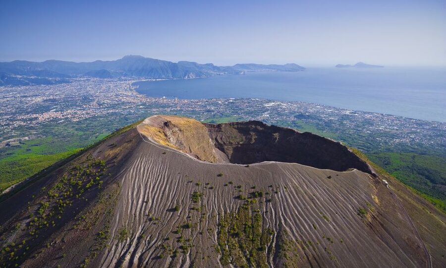From Sorrento: Semiprivate Vesuvius Tour - The Pompeii station handoff: where the day can either flow or get messy