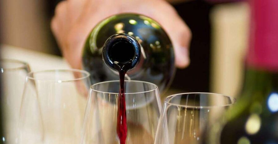From Sorrento: Winery Tour, Tasting & Lunch - Wine tasting plus a vineyard tour: what you’ll notice first