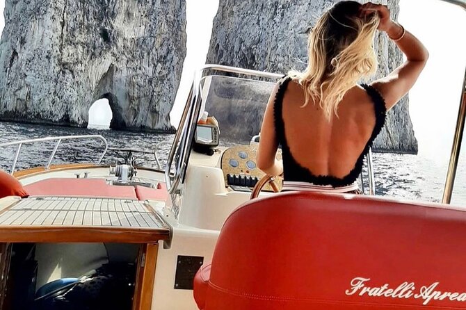 Full day in Positano with Gozzo - Approaching Capri and the Gennarino Statue Moment