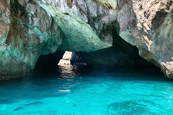 Full day on a private boat to discover Capri - Comfort that actually helps: towels, shower, and Bluetooth stereo