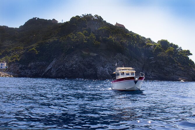 Group Capri tour , visit of caves, fishing legend and swimming - Should you book this Capri boat tour?