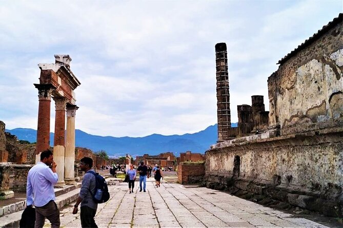Guided Private Tour in Pompeii - Termopolio di Vetuzio Placido and the Macellum: eat like a Roman