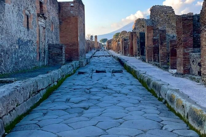Guided tour of Pompeii - Guide Style: What You Get From Linda’s On-Site Storytelling