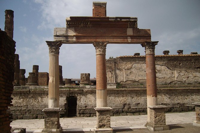 Guided Tour of Pompeii and Herculaneum with Lunch and Ticket - Casa dello Scheletro, Sacello degli Augustali, and the house-spa idea