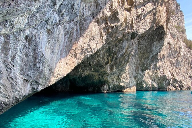 Half day tour of Capri by private boat - Natural Arch and Villa Malaparte from the sea