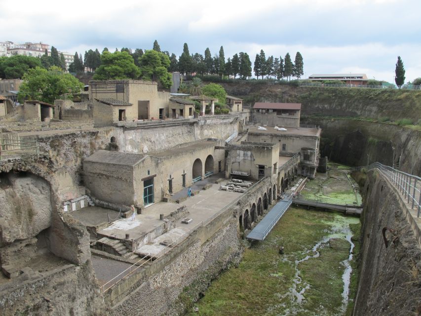 Herculaneum: 3D Walking Tour with Skip-the-Line Ticket - First impressions: Herculaneum feels quieter than Pompeii, then the AR changes everything