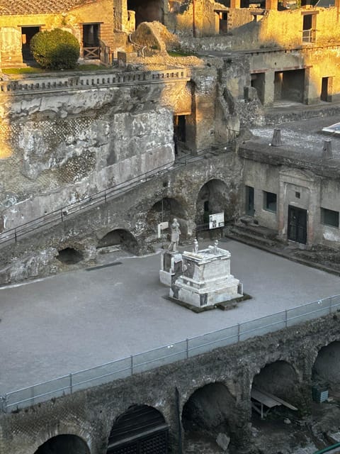 Herculaneum - Small Group Tour (admission included) - Private houses and elegant decoration you can actually read