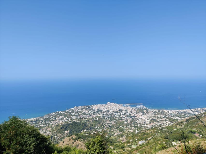 Ischia: Epomeo summit hike - The Pietra and Tuff Moment: A Simple Way to Read the Trail
