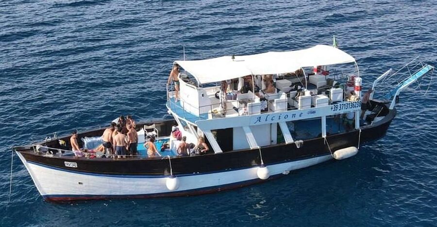 Ischia: Island Boat Tour with Neapolitan Lunch & Snorkeling - A day on the water that actually includes the sea