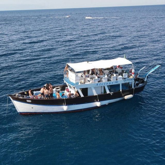 Ischia: Island Boat Tour with Neapolitan Lunch & Snorkeling - Meeting point in Forio, and how to not miss the start