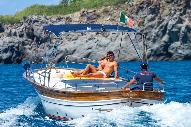 Ischia island private excursion on Gozzo Fratelli Aprea 7,5m - Meeting point and pickup, so you are not hunting docks
