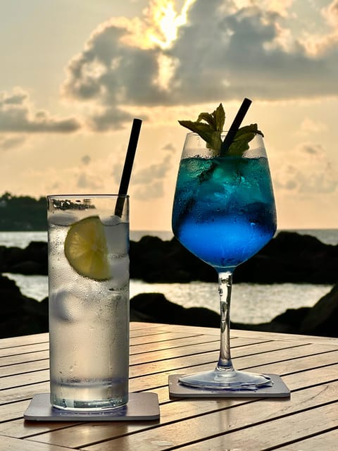 Italian aperitif at the sunset by the sea - Who should book this sunset aperitif