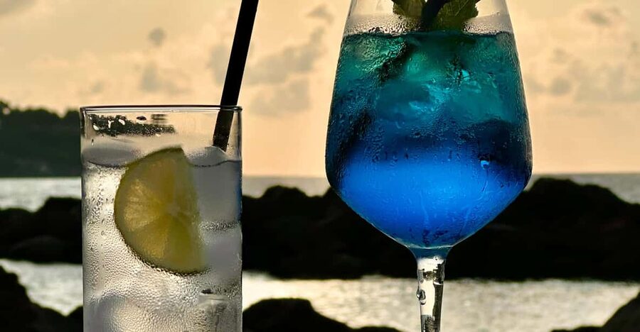 Italian aperitif at the sunset by the sea - The food and cocktails: what’s on the aperitif spread