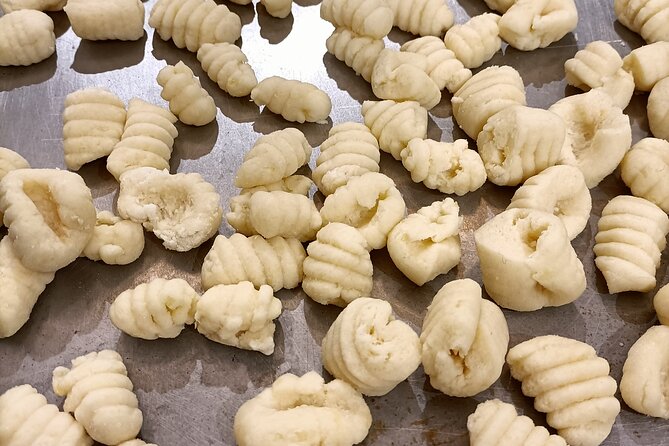 Lezione di Cucina : Pasta Fresca - Tomatoes, Lemons, and Mozzarella: Why Local Ingredients Matter Here