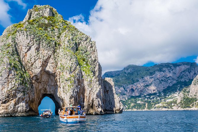 Li Galli Islands and Capri Small Group Boat Tour from Amalfi - Getting There: Amalfi Morning, 9:40 Check-In, and the Boat Setup