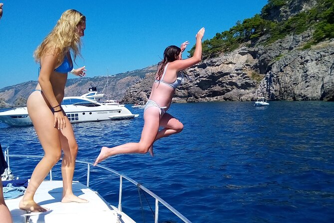 Luxury cruise from Salerno along the Amalfi Coast - Returning to Salerno with one last coastal cruising stretch