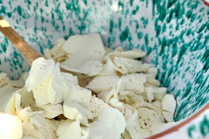 Mozzarella class & more in Sorrento - Handmade mozzarella and caciotta: learning caciottina, treccia, and caciocavallo