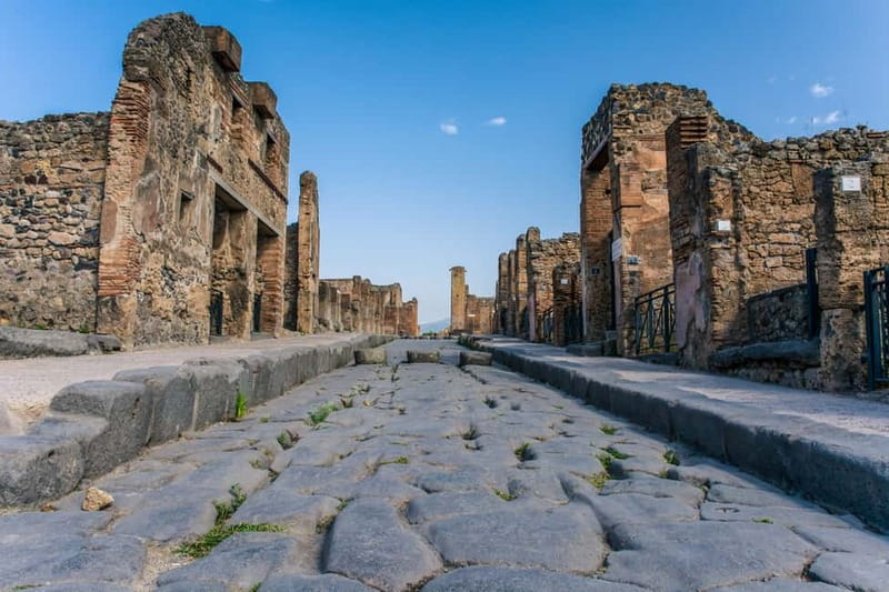 Naples or Sorrento: Full-Day Pompeii and Mount Vesuvius Tour - Summit views versus what you might feel at the crater edge