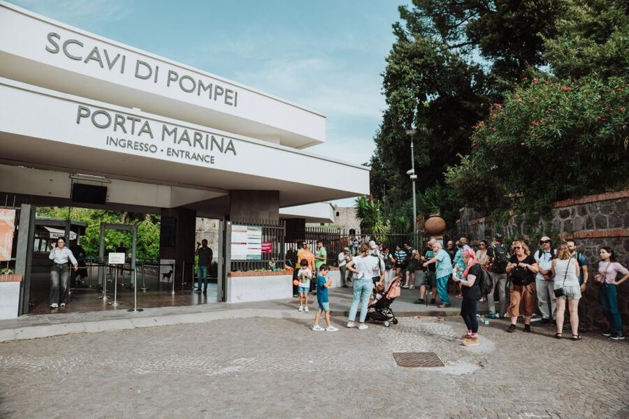 Naples: Pompeii and Mount Vesuvius Entry Tickets and Tour - Getting Back Down: Minibus Return to Pompeii Entrance