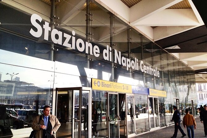 Naples: Private transfer to Sorrento - Pickup setup in Naples, where your driver actually meets you