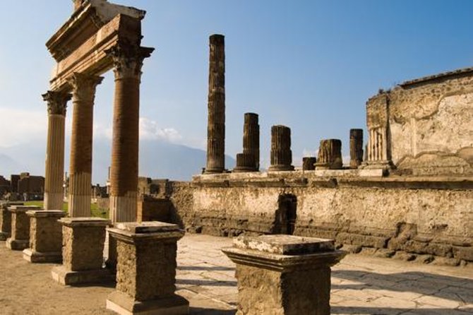 Naples Shore Excursion: Pompeii and Sorrento Day Trip - What lunch is like at the pizza stop in Pompeii