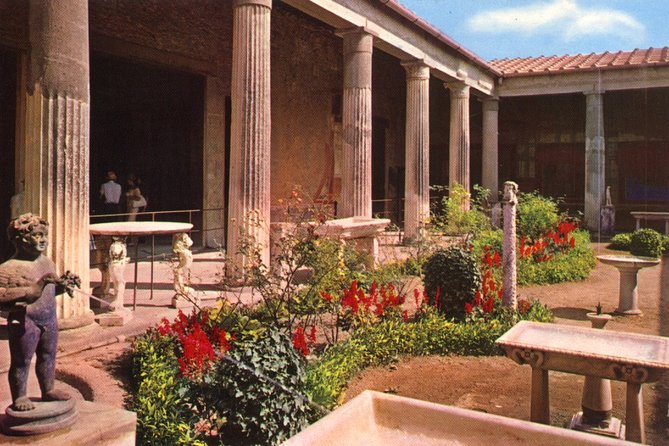 Naples Shore Excursion: Pompeii and Sorrento Day Trip - Sorrento highlights: Meta di Sorrento and Villa Comunale