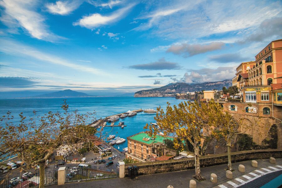 Naples: Sorrento and Pompeii with lunch & tickets included - Guided commentary and small group feel: how the day stays manageable